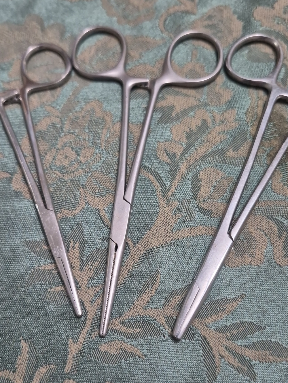 3 Medical Instruments (Hemostats) - Picture 2 of 5